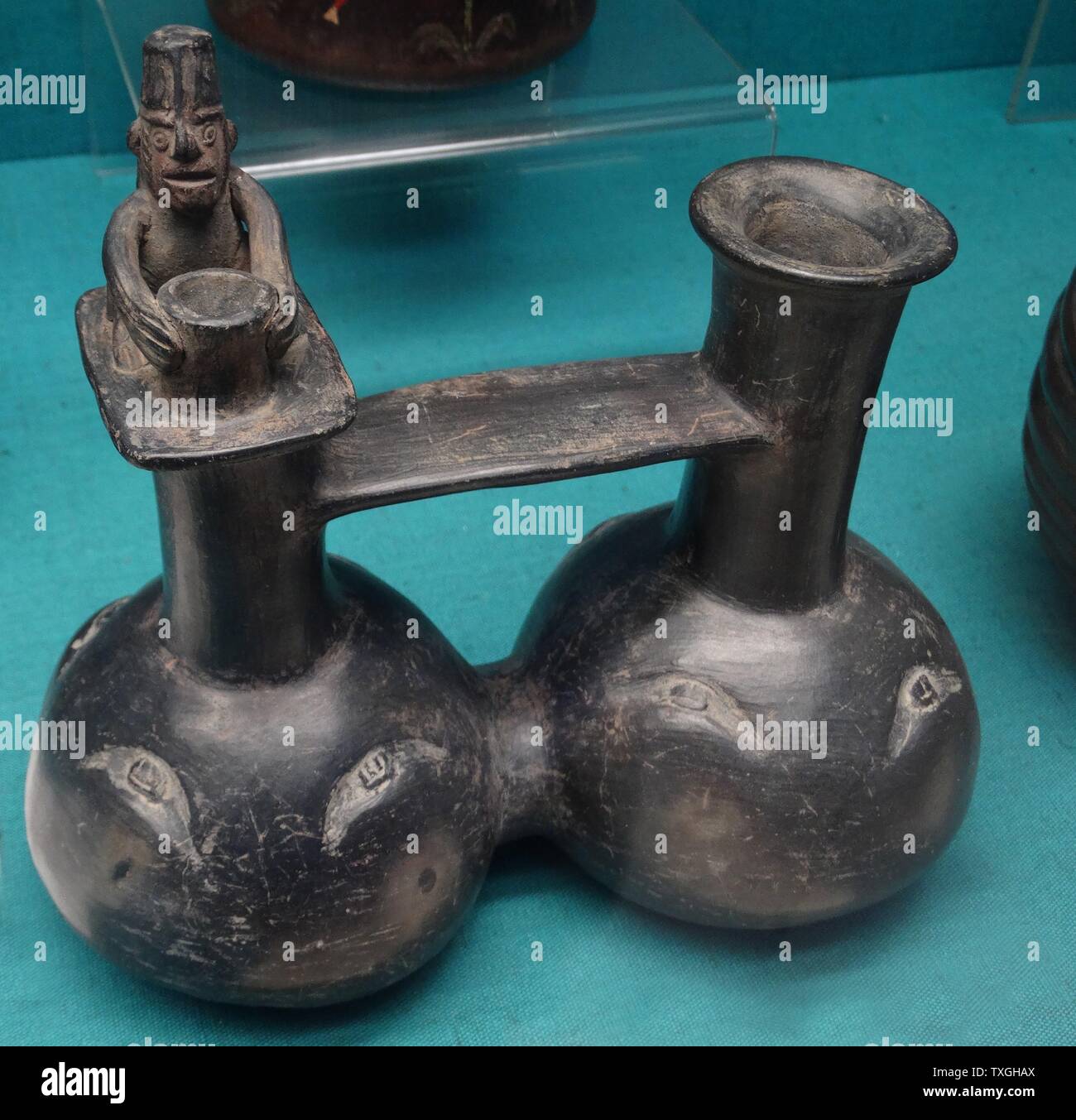 Double bottle in the form of two potatoes. Chimu, Peru. Dated 15th Century Stock Photo