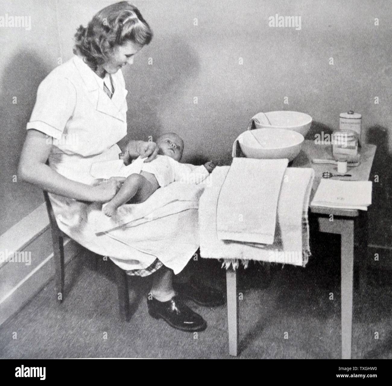 Nurse early 20th century hi-res stock photography and images - Alamy