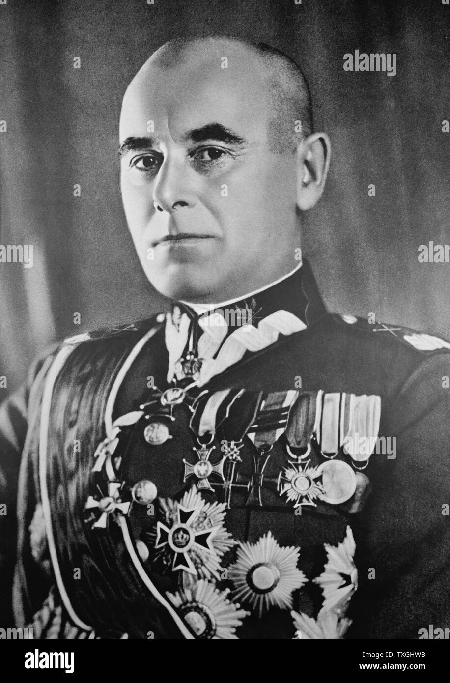 Photographic portrait of Edward Rydz-Smigly (1886-1941) a Polish politician, statesman, Marshal of Poland, Commander-in-Chief of Poland's armed forces. Dated 20th Century Stock Photo
