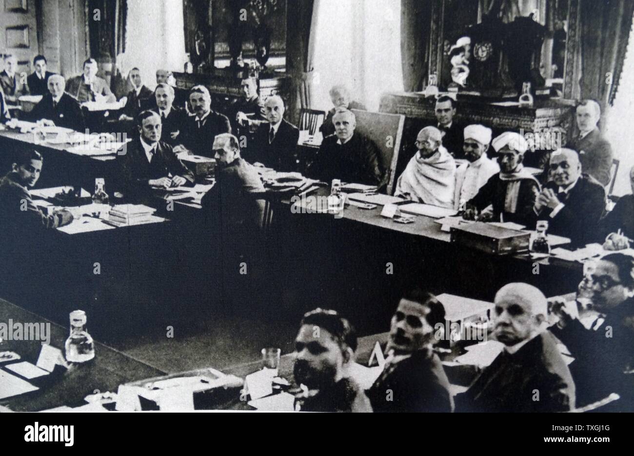 Second Round Table Conference on the future of India (September ñ December 1931). A settlement between Mahatma Gandhi and Viceroy Lord Irwin known as the GandhiñIrwin Pact was reached and Gandhi was appointed as the sole representative of the Congress to the second Round Table Conference Stock Photo