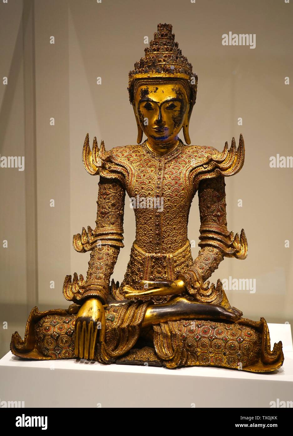 Crowned Buddha statue 19th century gilded wood Burmese (Burma, Myanmar) Stock Photo