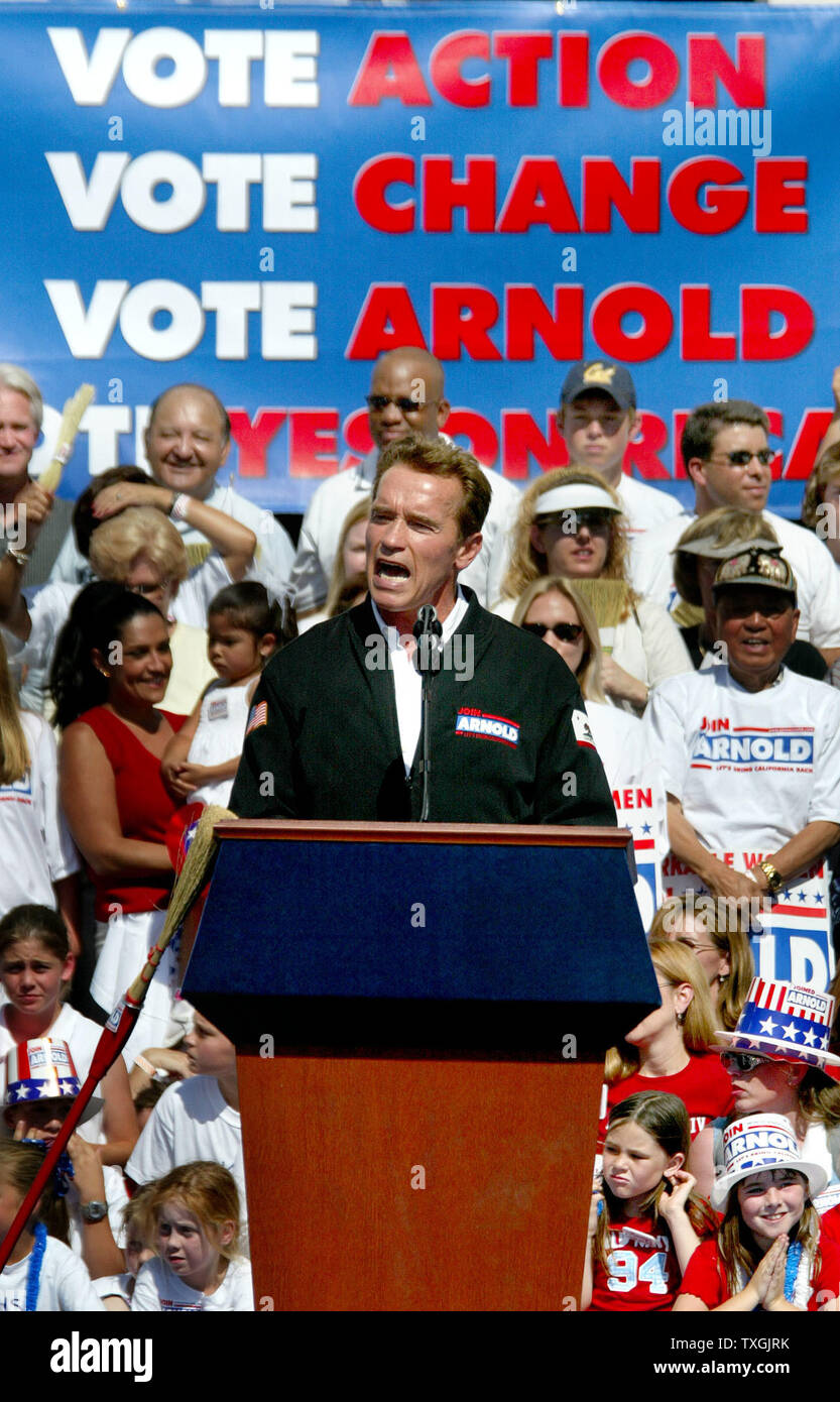 Candidate For California Governor Arnold Schwarzenegger, Republican during a rally on the south steps of the State Capitol in Sacramento, California October 5th, 2003. The rally ended a 4 day state wide bus trip. Schwarzenegger is running for Governor in the October 7 Recall Election.  (UPI/Ken James) Stock Photo