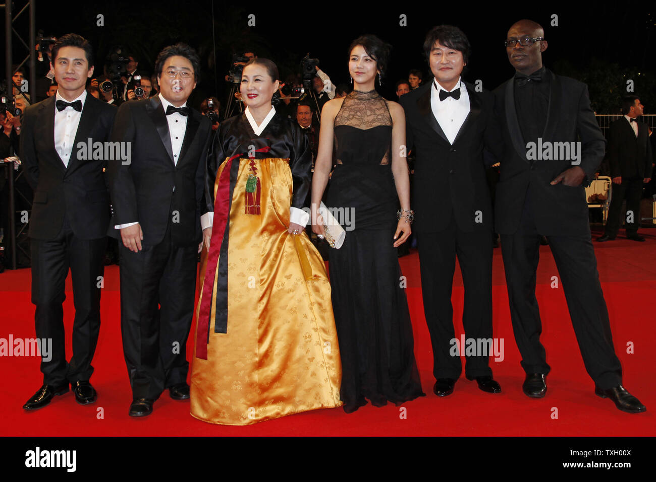 (From L to R) Director Chan-Wook Park, actors Kim Ok-Vin, Kim Hae-Sook, Song Kang-Ho, Shin Ha-Kyun and Eriq Ebouaney arrive on the red carpet before a screening of the film 'Thirst' at the 62nd annual Cannes Film Festival in Cannes, France on May 15, 2009.   (UPI Photo/David Silpa) Stock Photo