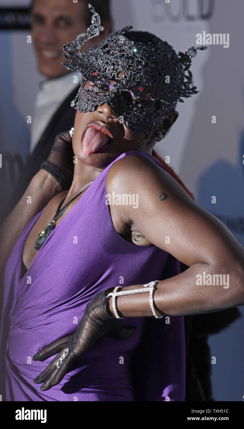 grace jones purple dress Grace Jones an Azzadine Alaa muse : r/whatthefrockk