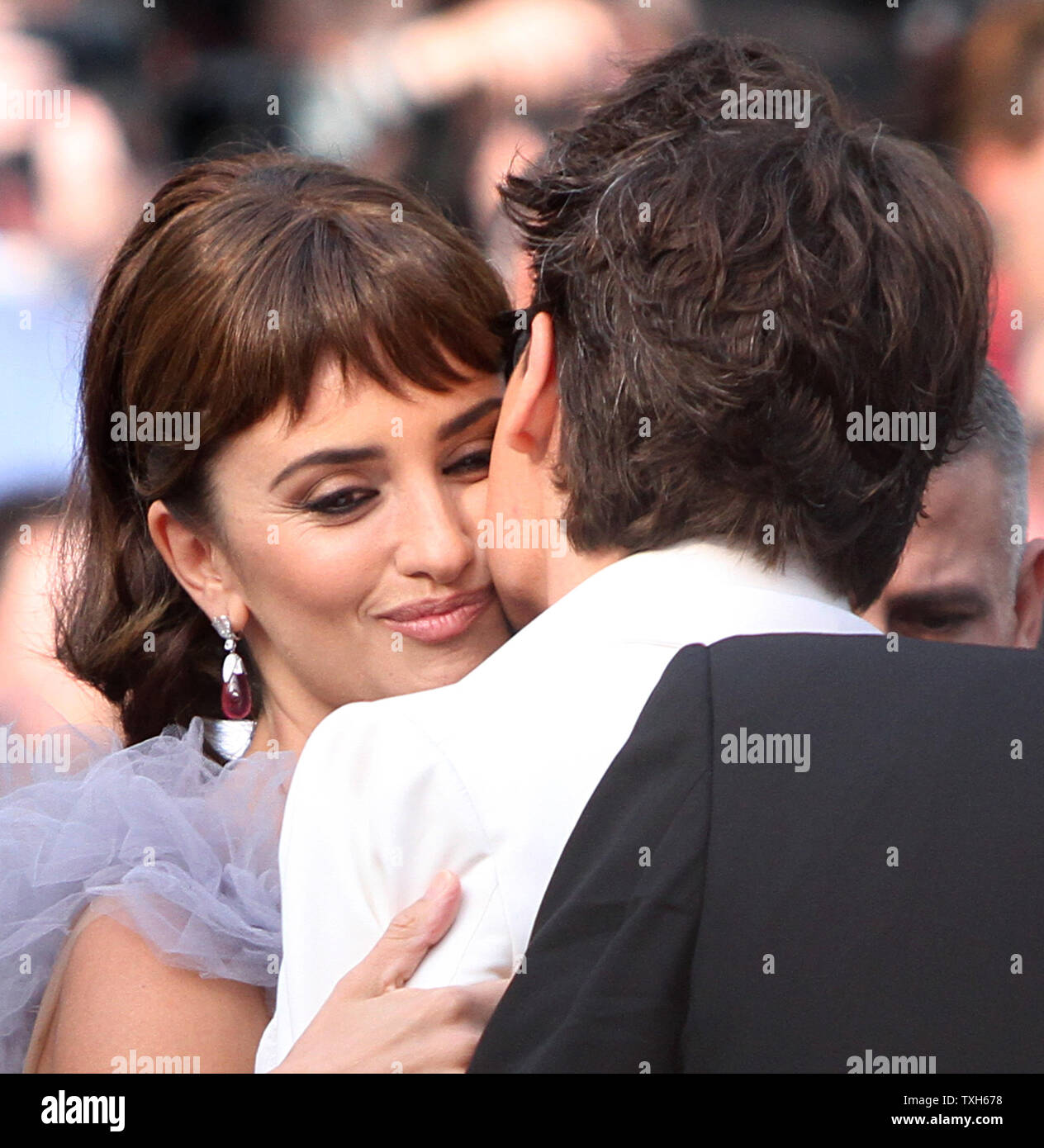 Johnny Depp and Penelope Cruz share a kiss before walking the red carpet  before the screening of the film "Pirates Of The Caribbean: On Stranger  Tides" during the 64th annual Cannes International