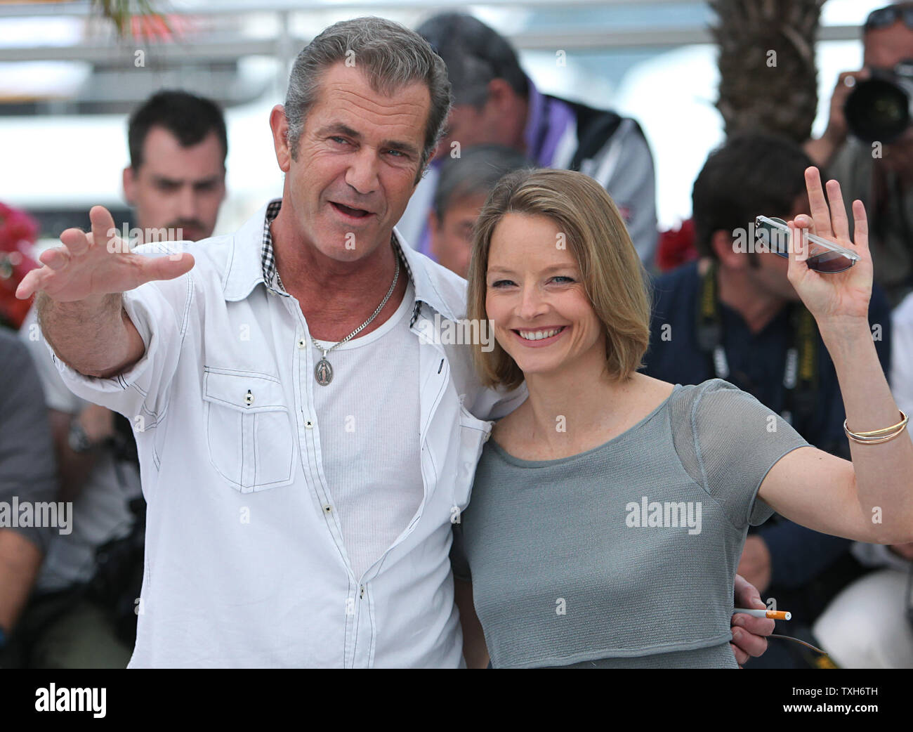Mel Gibson and Jodie Foster arrive at a photocall for the film "The