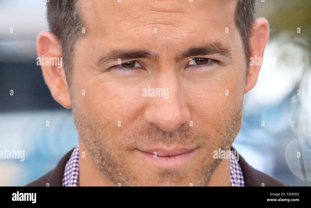 Just friends ryan reynolds hi-res stock photography and images - Page 2 -  Alamy