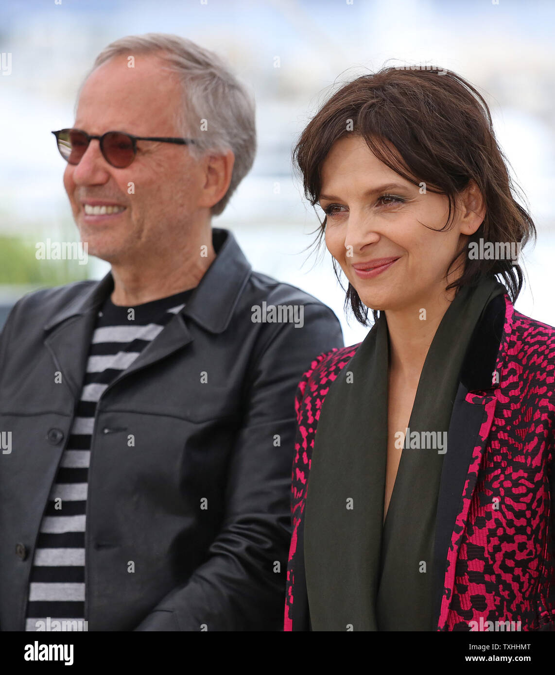 Robert luchini, se narodil v italské přistěhovalecké rodině. Fabrice Luchini Wife - Fabrice Luchini And Juliette Binoche Arrive At A Photocall For The Film Ma Loute Slack Bay During The 69th Annual Cannes International Film Festival In Cannes France On May 13 2016 Photo
