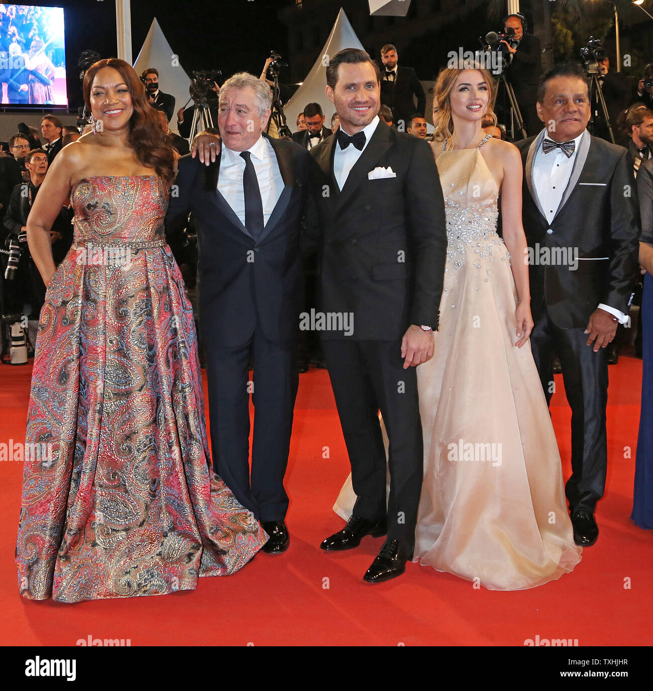 Will Smith Joel Edgerton Edgar Ramirez David Ayer Jay Hernandez Enrique Murciano Noomi Rapace Lucy Fry Will Smith And Noomi Rapace Photos Premiere Of Netflix S Bright Red Carpet Zimbio