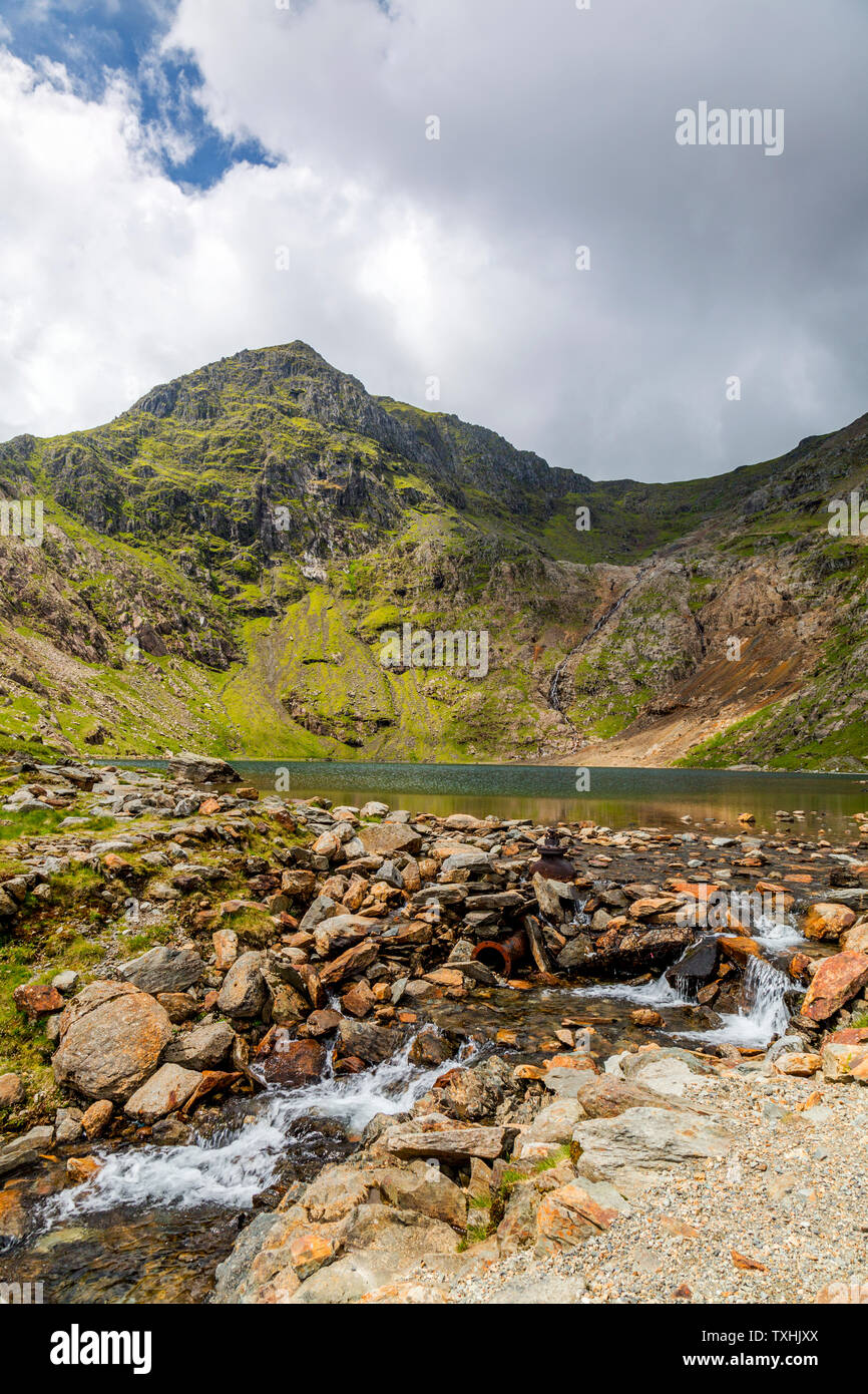 The east face of Snowdon (3,560ft) and Glaslyn lake as viewed from the Miners Track, Snowdonia National Park, Gwynedd, Wales, UK Stock Photo