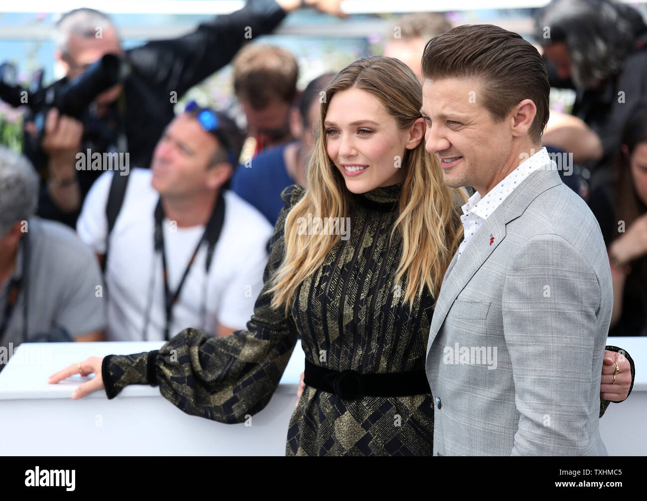 jeremy-renner-and-elizabeth-olsen-hi-res-stock-photography-and-images