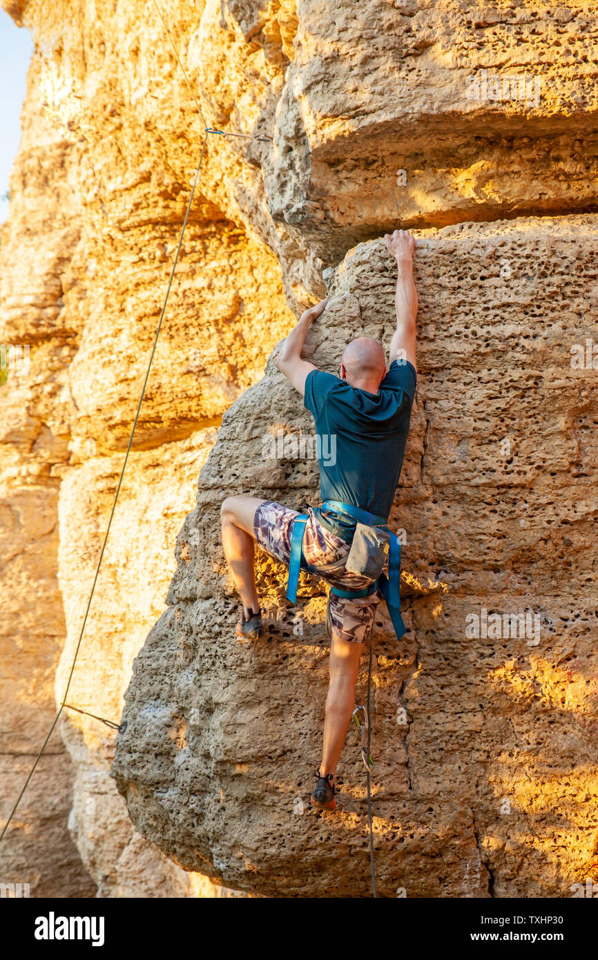 Climbing mountain silhouette hi-res stock photography and images - Alamy