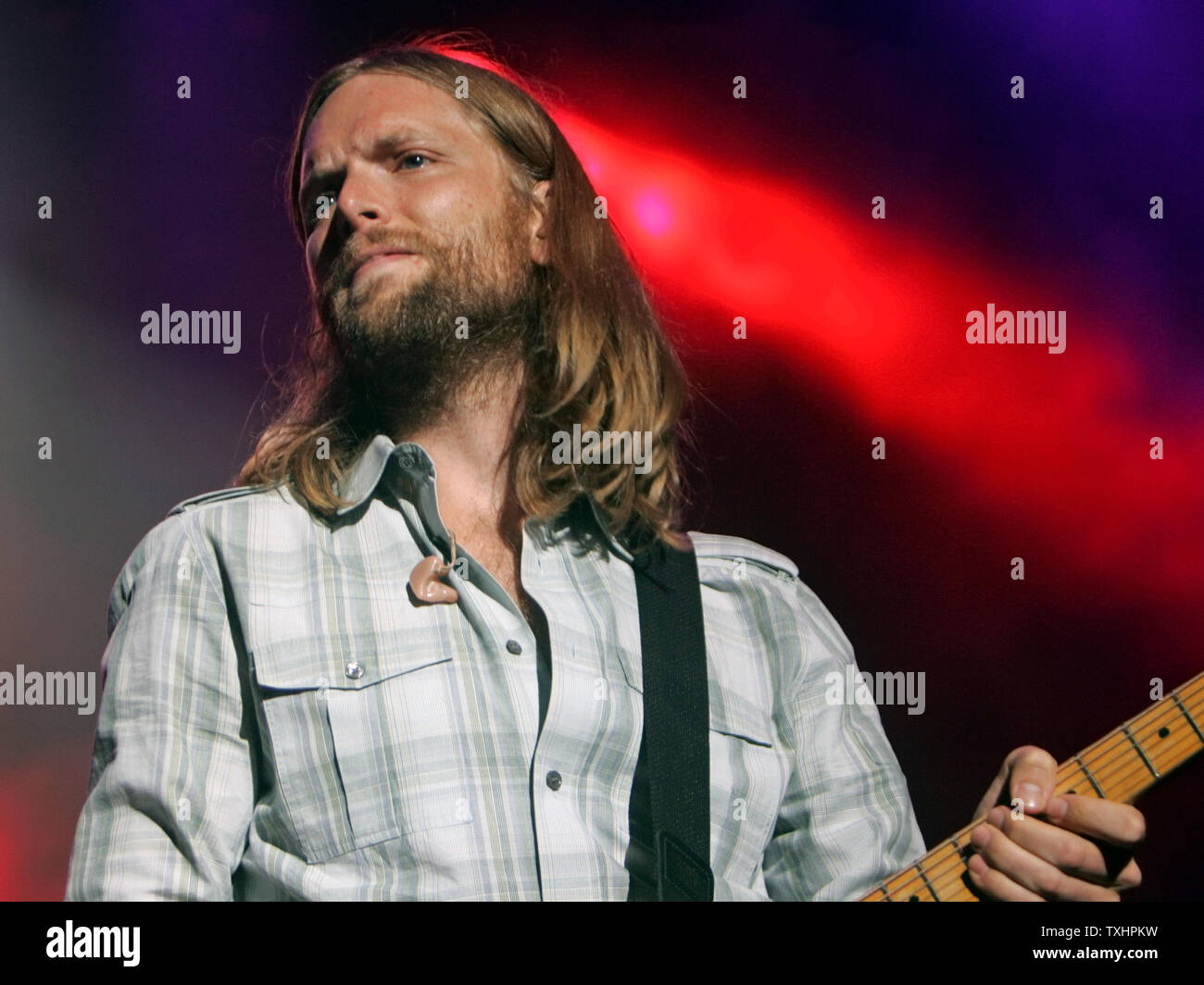 James Valentine of Maroon 5 performs in concert at Cricket Wireless  Amphitheatre in Chula Vista, California on September 13, 2008. (UPI  Photo/Roger Williams Stock Photo - Alamy, image size:1300x1064