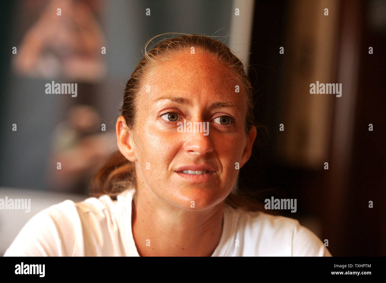 Mary Pierce of France, 2005 French Open finalist,  answers questions during interviews on media day at Acura Classic women's tennis tournament, Carlsbad, California, USA on August 01, 2005.  Major seeded players Maria Sharapova and Serena Williams have withdrawn due to injuries. While Mary Pierce, Lindsay Davenport and Kim Clijsters begin competing this week with finals on August 7, 2005. (UPI Photo/Tom Theobald) Stock Photo