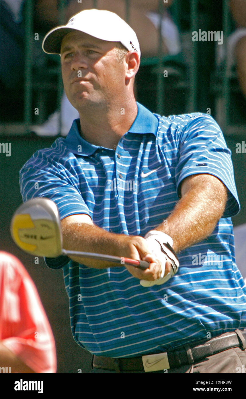 Stewart Cink watches his tee shot from the first hole during the final round of The International, at Castle Pines Golf Club in Castle Rock, Colorado on August 13, 2006.  Cink was in a tie for third place with 25 points in the modified Stableford scoring system used by The International.   (UPI Photo/Gary C. Caskey) Stock Photo