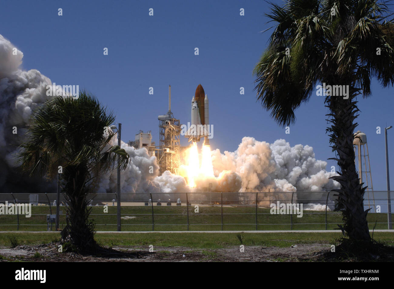 The Space Shuttle Discovery lifts off from Kennedy Space Center for ...