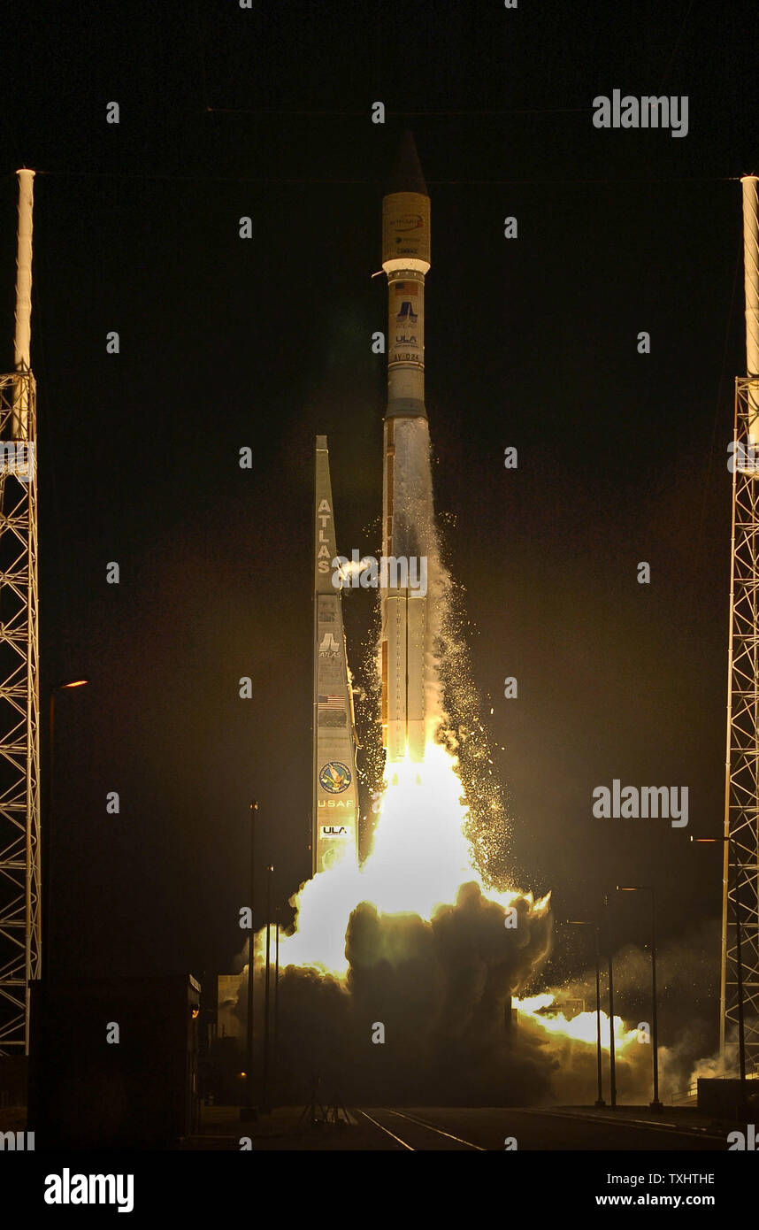 The United States Air Force 45th Space Wing launches a United Launch Alliance Atlas V Evolved Expendable Launch Vehicle from Space Launch Complex 41 at 1:55 a.m. on November 23, 2009 at Cape Canaveral Air Force Station, Florida .The rocket will deploy the Intelsat 14, a commercial communications satellite.   UPI/ Joe Marino-Bill Cantrell Stock Photo