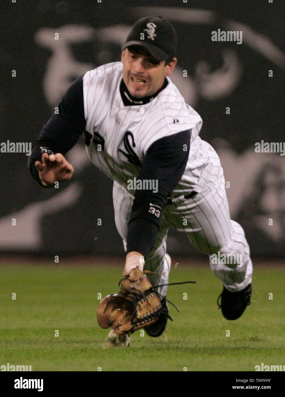 Aaron Rudd Baseball Chicago White Sox center fielder Aaron Rowand dives for but misses Los ...