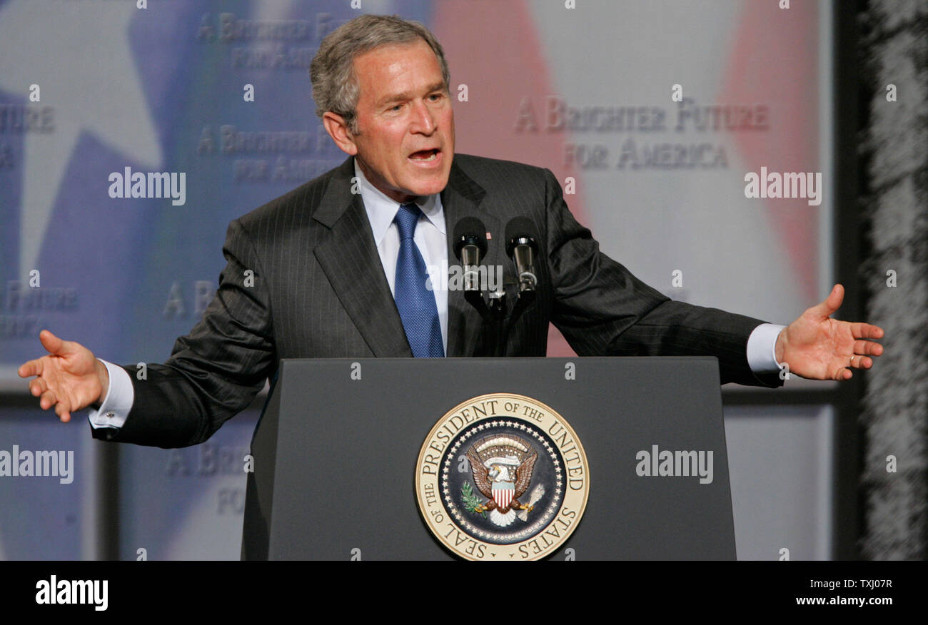 President George W. Bush addresses the Chicago Economic Club on January 6, 2005, in Chicago.  Bush said the American economy begins 2006 'with a full head of steam'  and shrugged off an poor economic report released on Friday regarding job growth.  (UPI Photo/Brian Kersey) Stock Photo