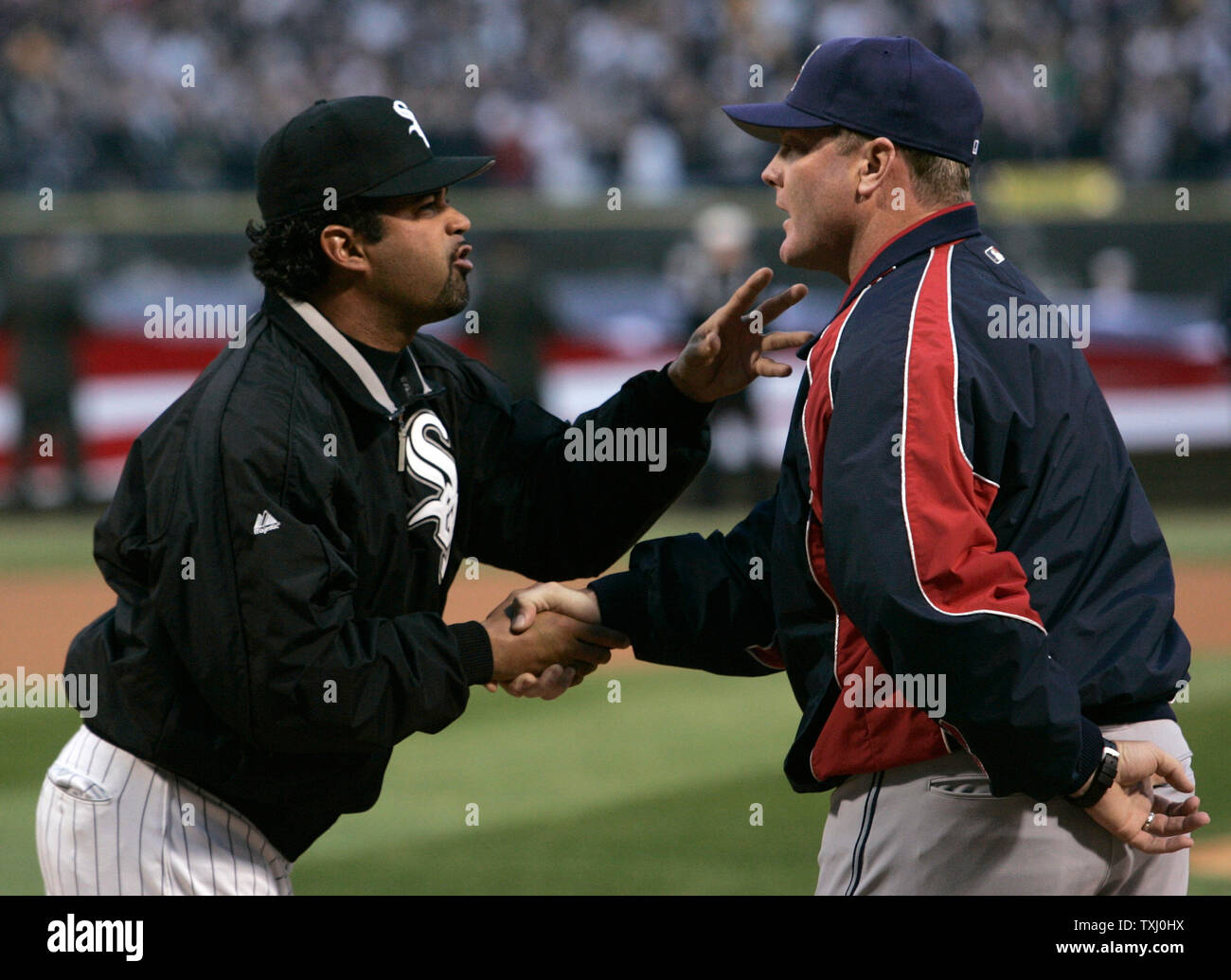 Chicago White Sox's manager Ozzie Guillen, left, congratulates