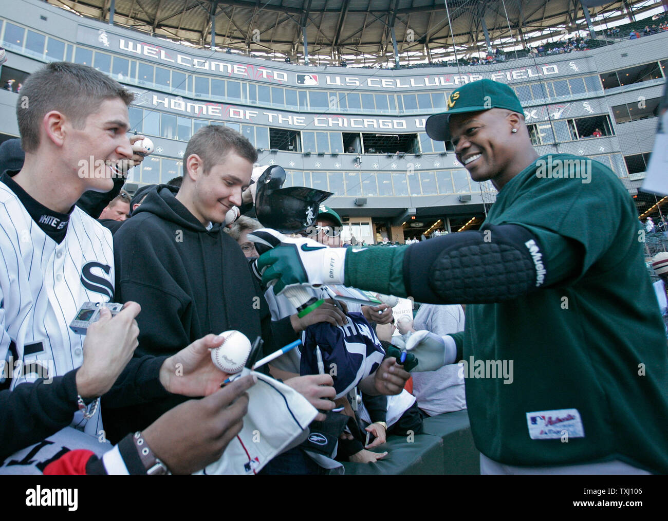 Frank thomas sox hi-res stock photography and images - Alamy