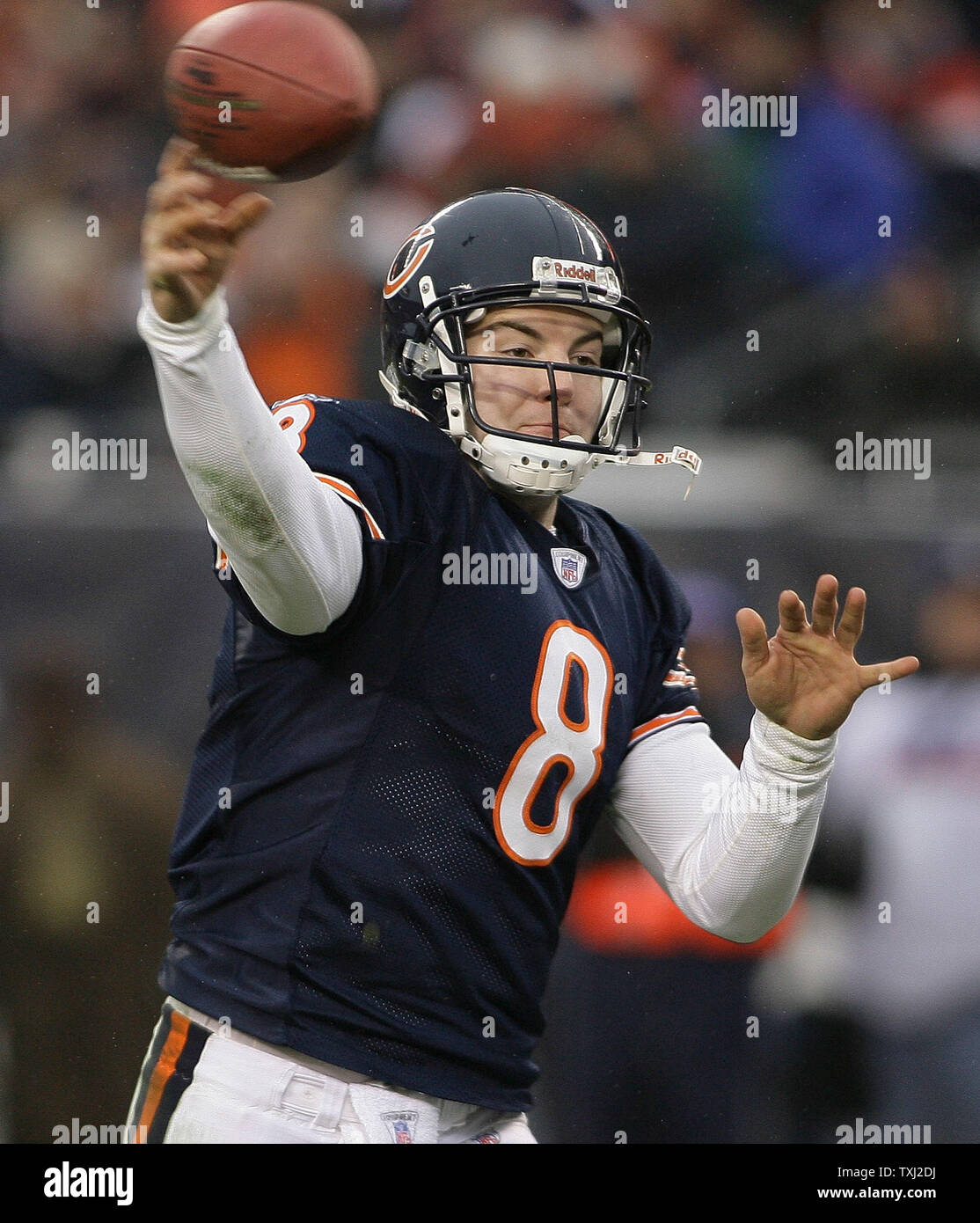 Chicago Bears quarterback Rex Grossman (8) call a timeout to line judge  Carl Johnson (101) in the closing seconds of the first half of their NFC  divisional play-off game against the Seattle