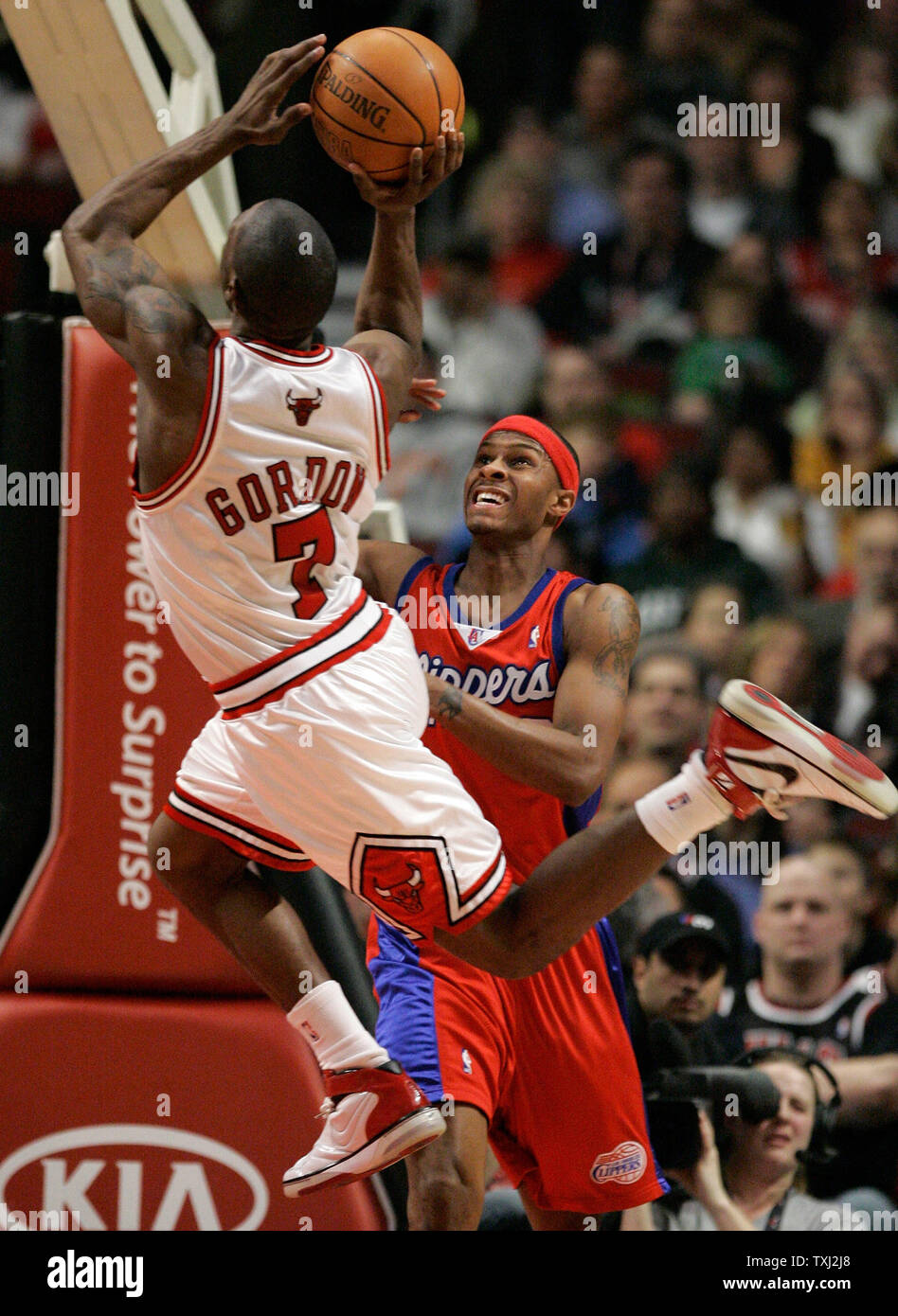 Chicago Bulls' Ben Gordon (7) goes up for a shot as Los Angeles Clippers Daniel Ewing defends during the second quarter in Chicago on March 20, 2007. (UPI Photo/Brian Kersey) Stock Photo