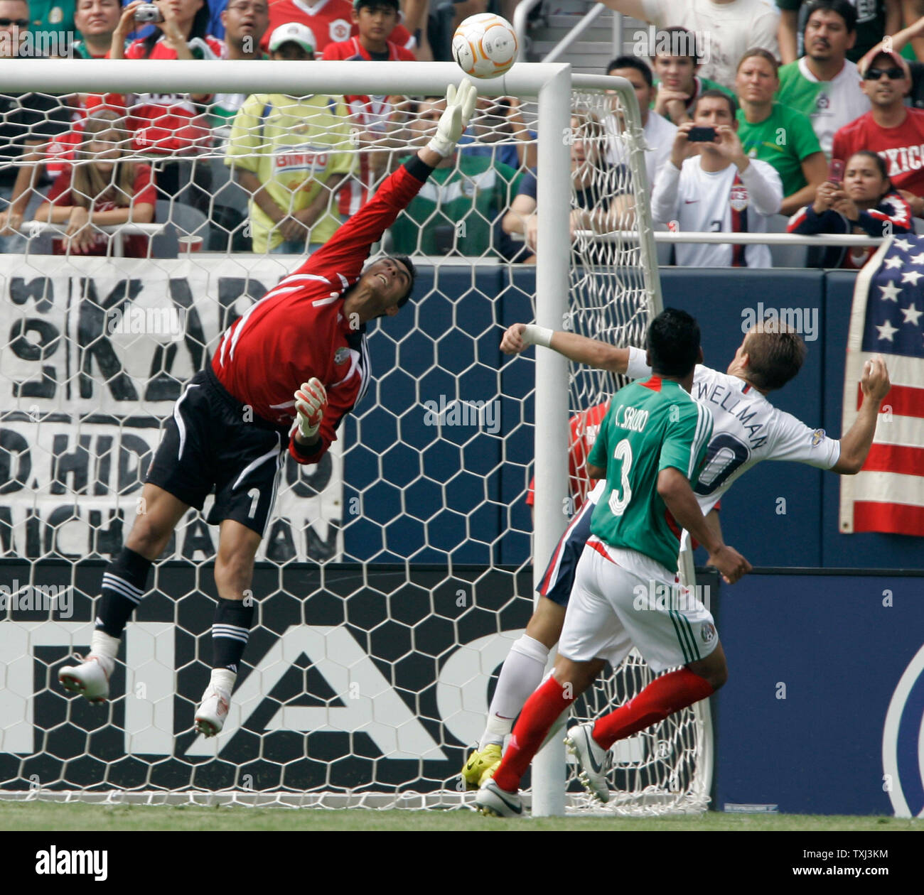 Mexico goalkeeper Oswaldo Sanchez (1) makes a save as Carlos Salcido (3) and United States' Taylor Twellman go for the ball during the second half of the CONCACAF Gold Cup final at Soldier Field in Chicago on June 24, 2007. The United States won 2-1. (UPI Photo/Brian Kersey) Stock Photo