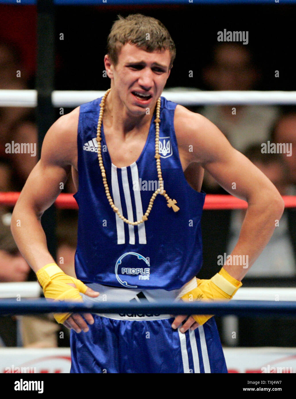 Amazon.co.jp: ワシル・ロマチェンコ直筆サイン入り超大型写真…Vasyl Lomachenko… : おもちゃ