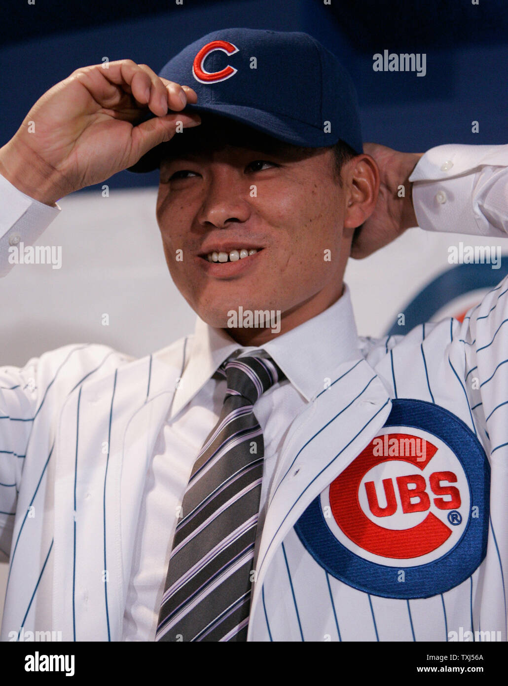cubs jersey and hat