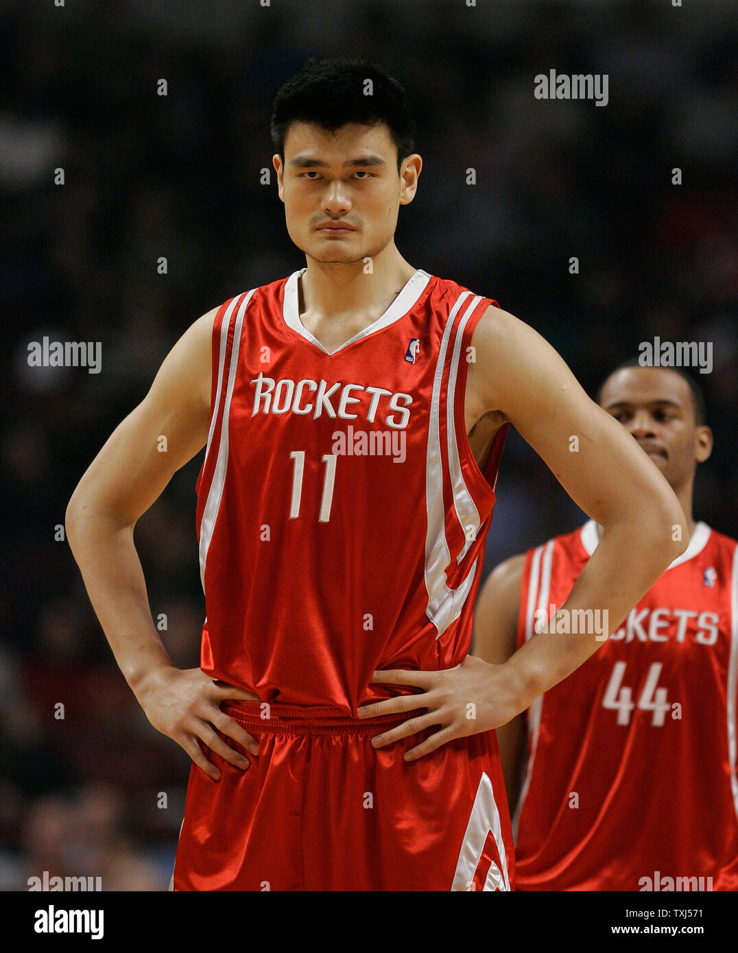 Houston Rockets' Yao Ming (11) of China waits for the opening tip against  the Chicago Bulls in Chicago on December 22, 2007. (UPI Photo/Brian Kersey  Stock Photo - Alamy