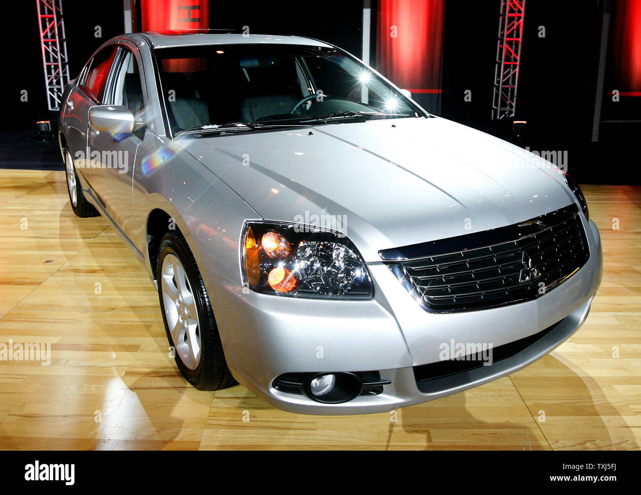 Elegant 2009 Mitsubishi Galant Sport V6 Photos