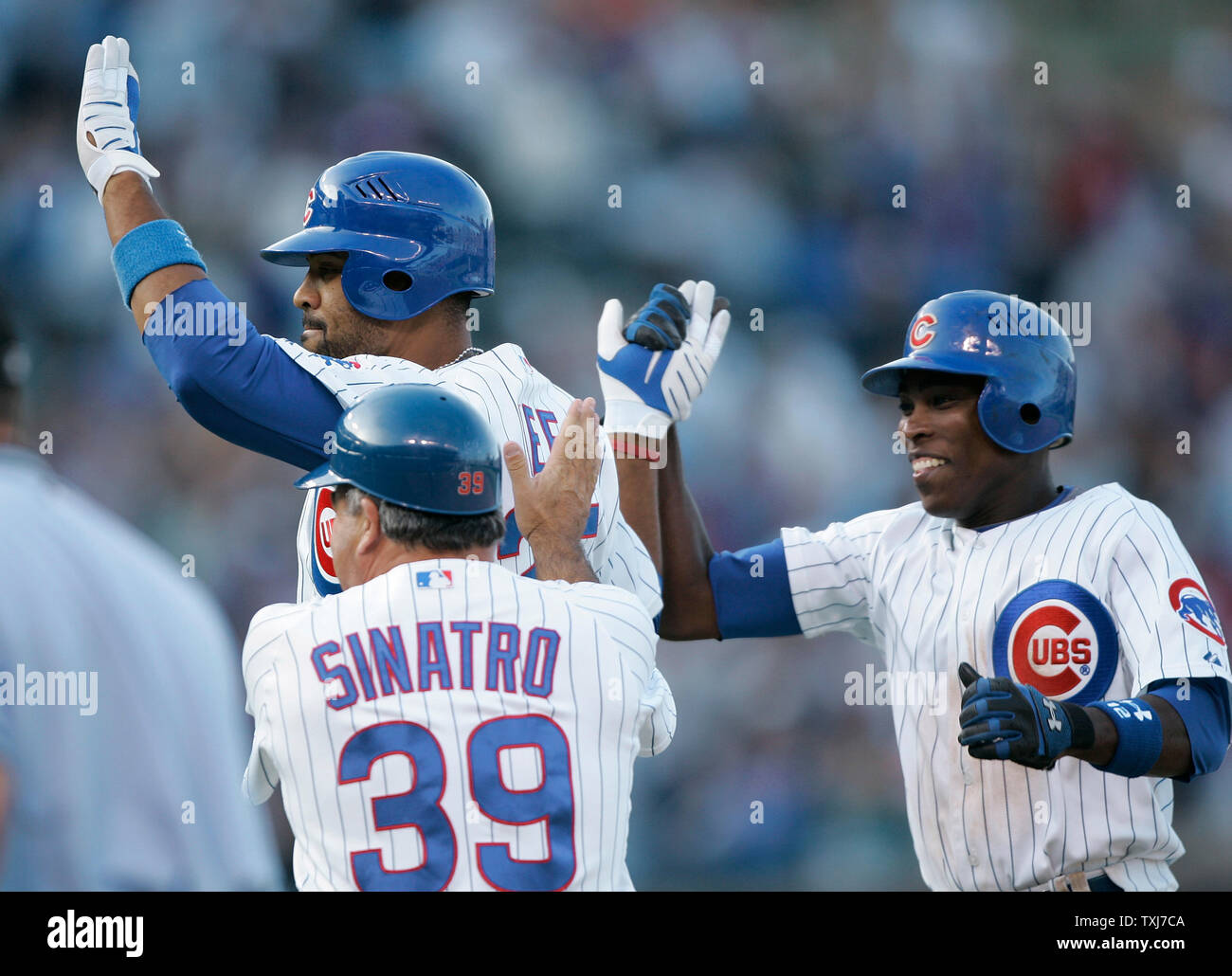 Chicago cubs first base coach hi-res stock photography and images - Alamy