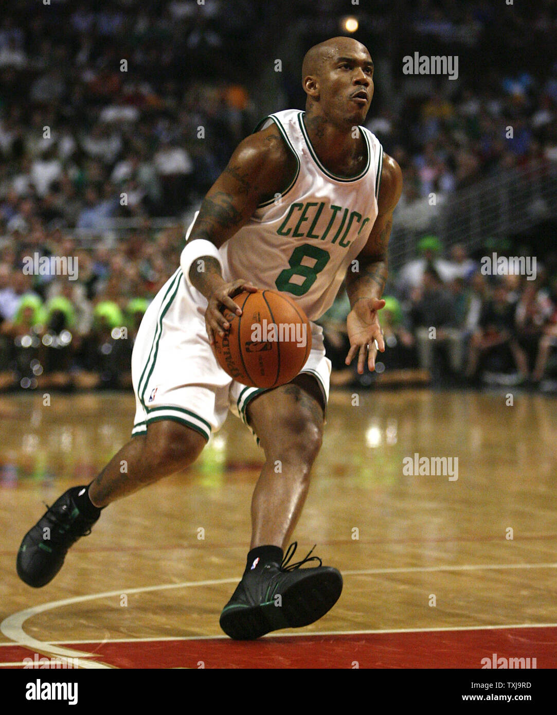 Stephon Marbury of the New Jersey Nets shoots the ball against Brian