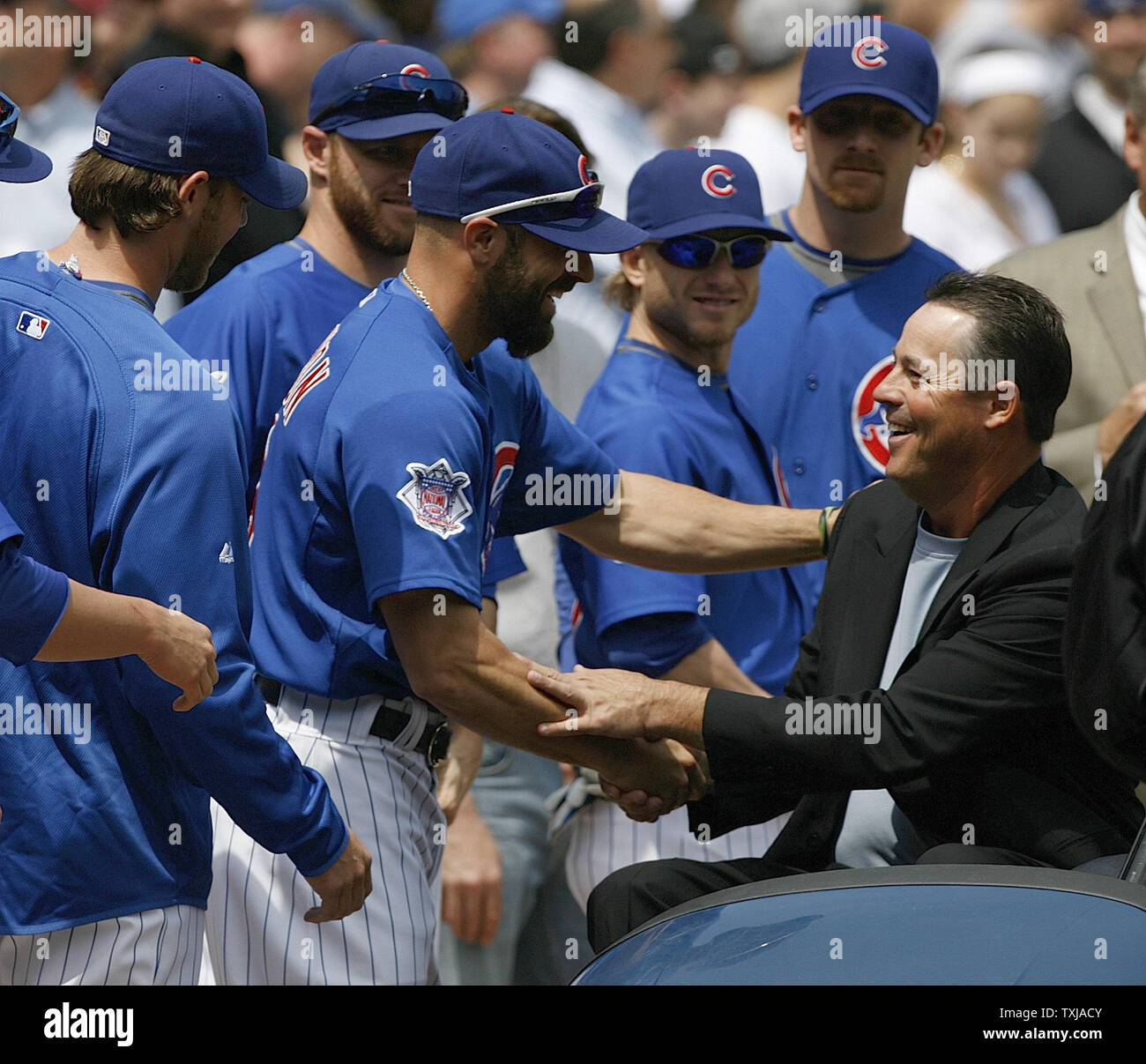 Chicago cubs pitcher greg maddux hi-res stock photography and images ...
