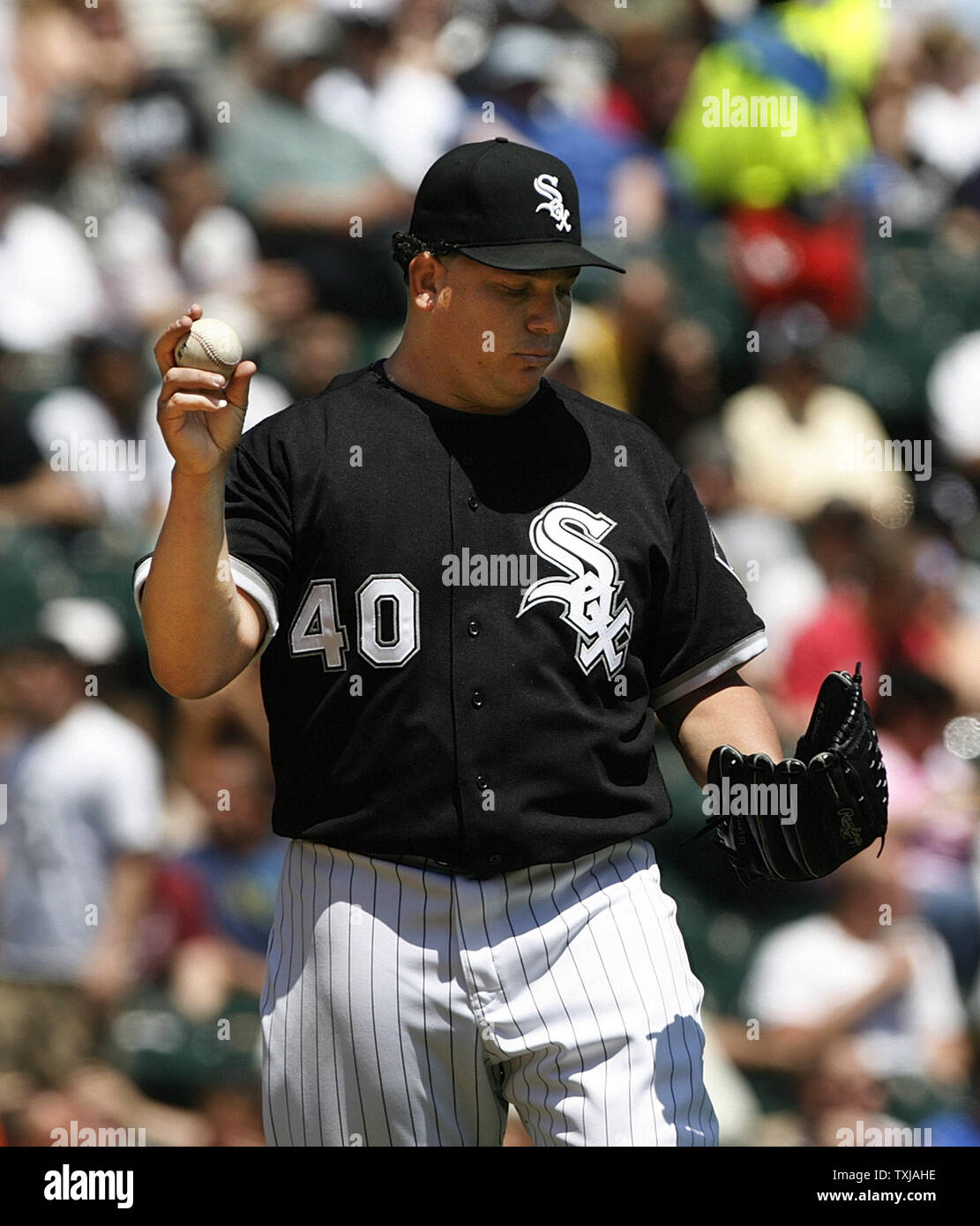 Bartolo Colon works into seventh inning as Twins top Blue Jays