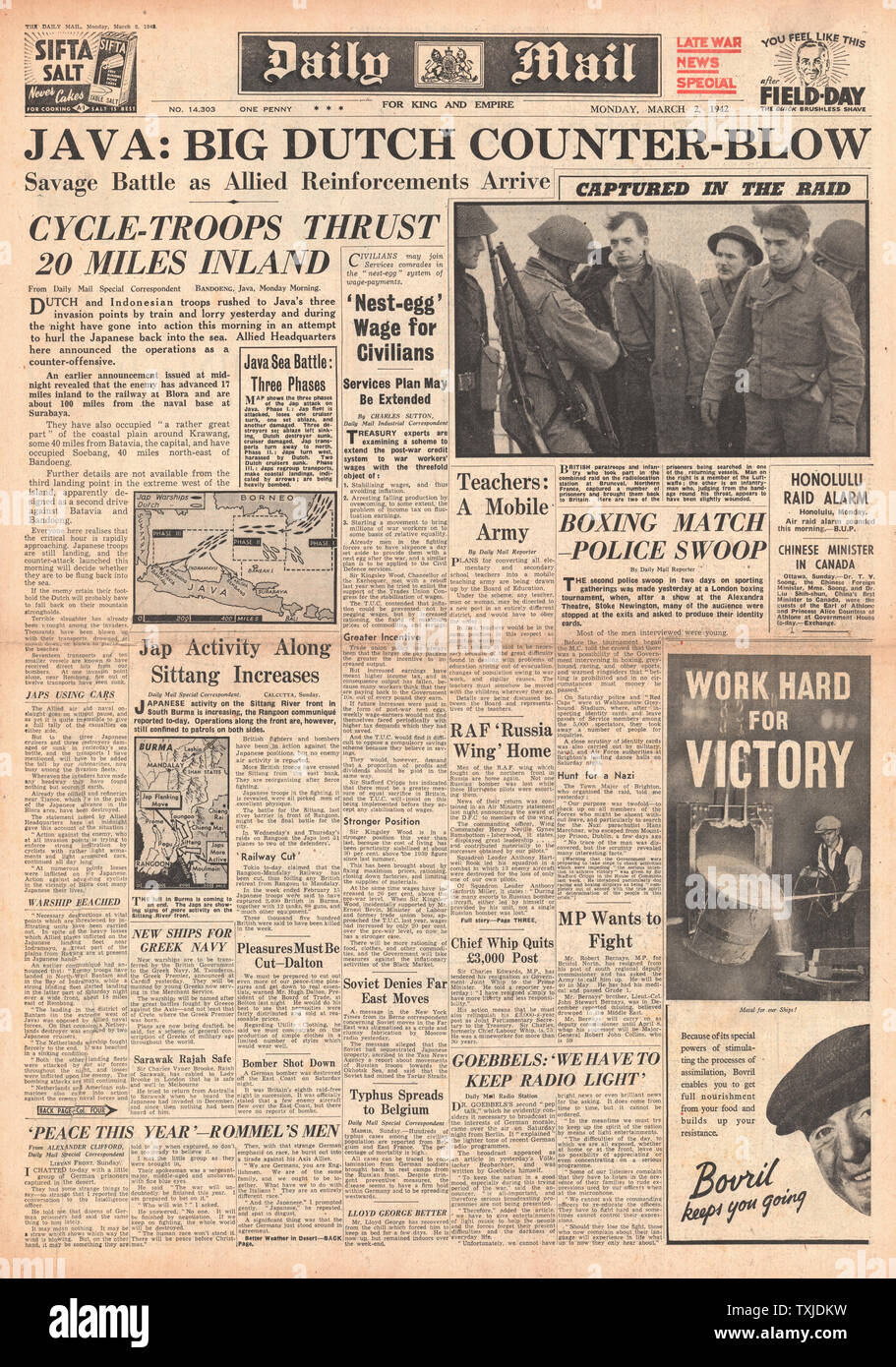 1942 front page Daily Mail Battle for Java Stock Photo