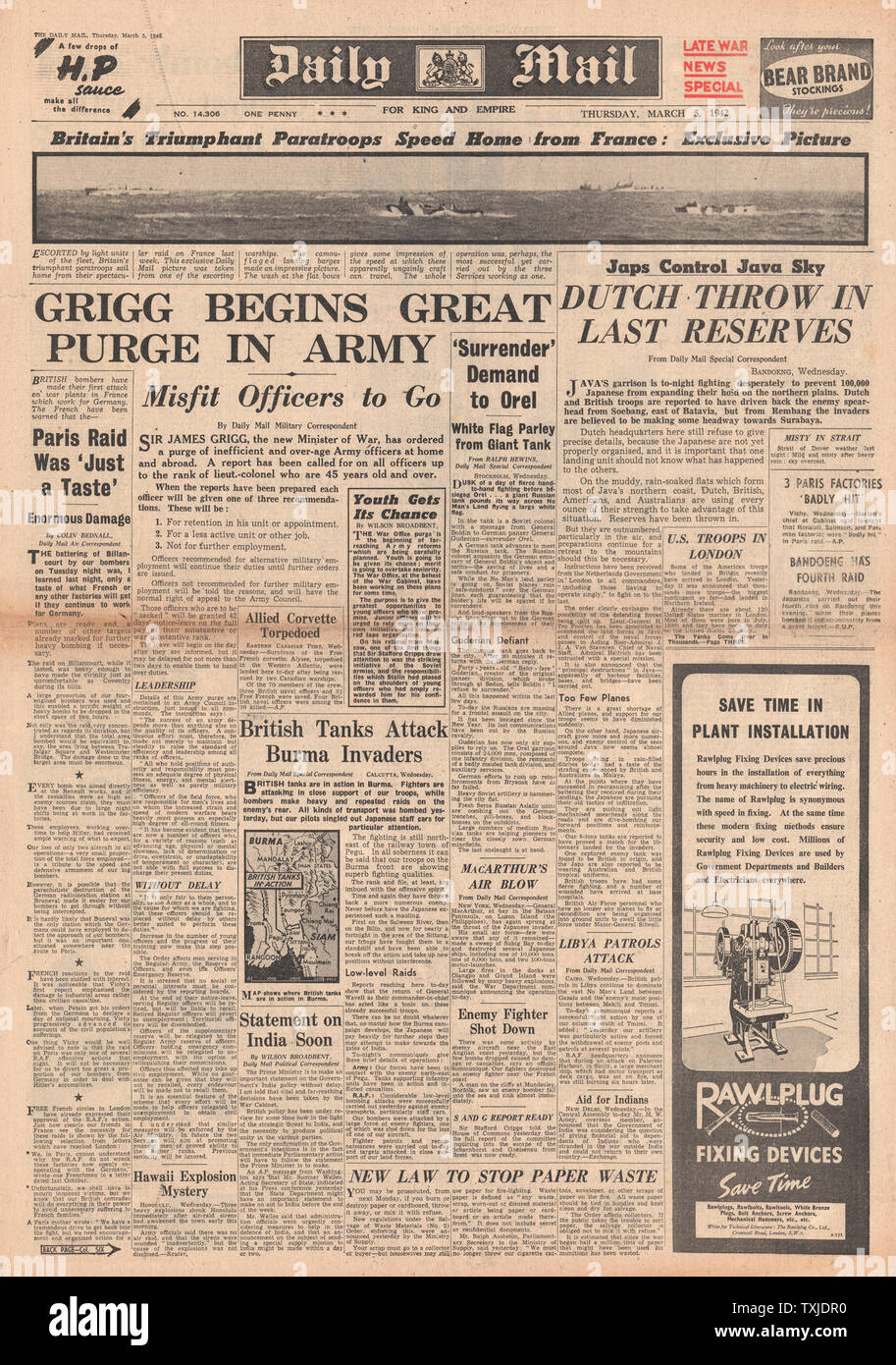 1942 front page Daily Mail Grigg, Minister of War purges British Army and Battle for Java Stock Photo