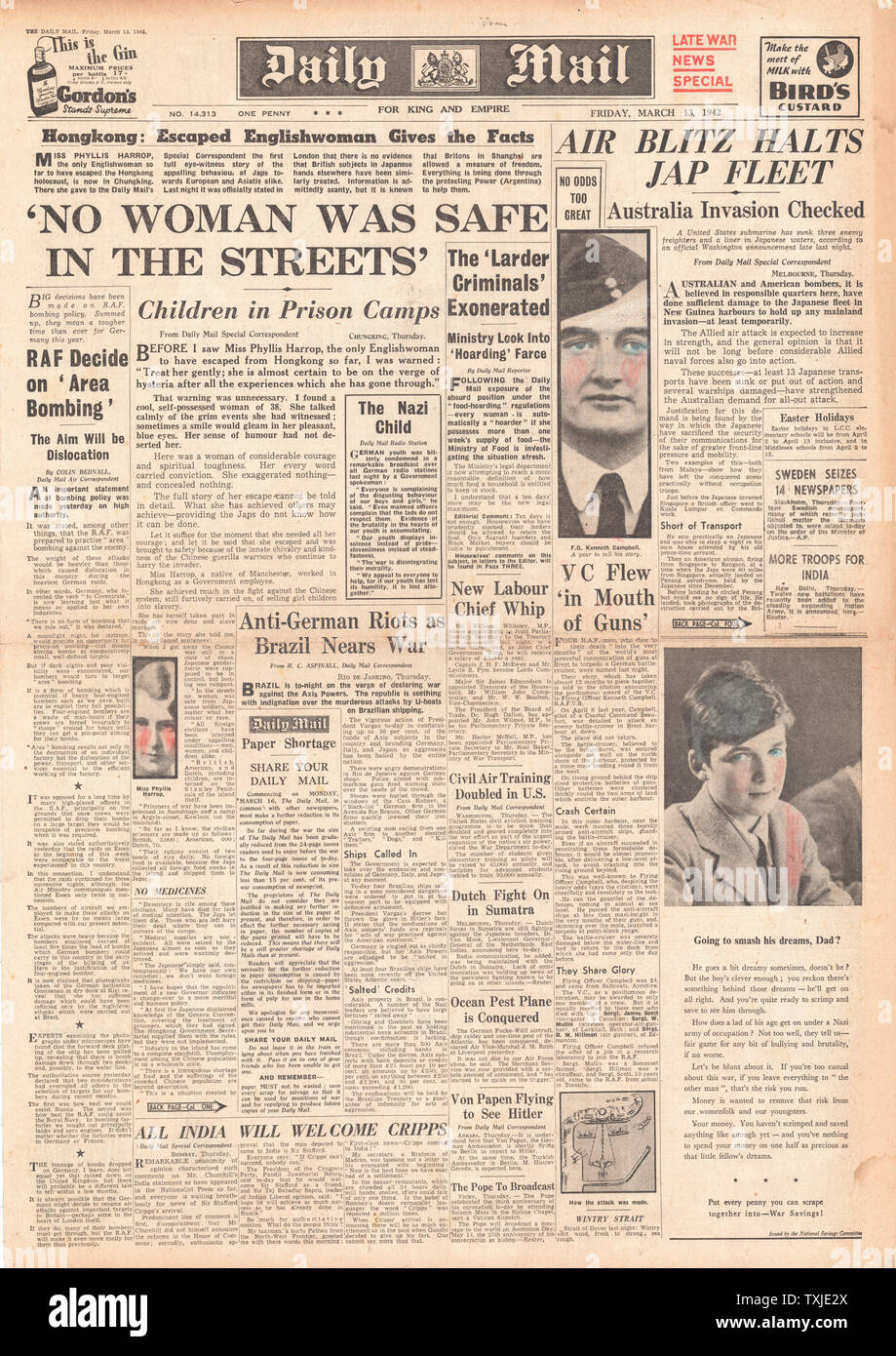 1942 front page  Daily Mail Japanese atrocities in Hong Kong and Battle for New Guinea Stock Photo