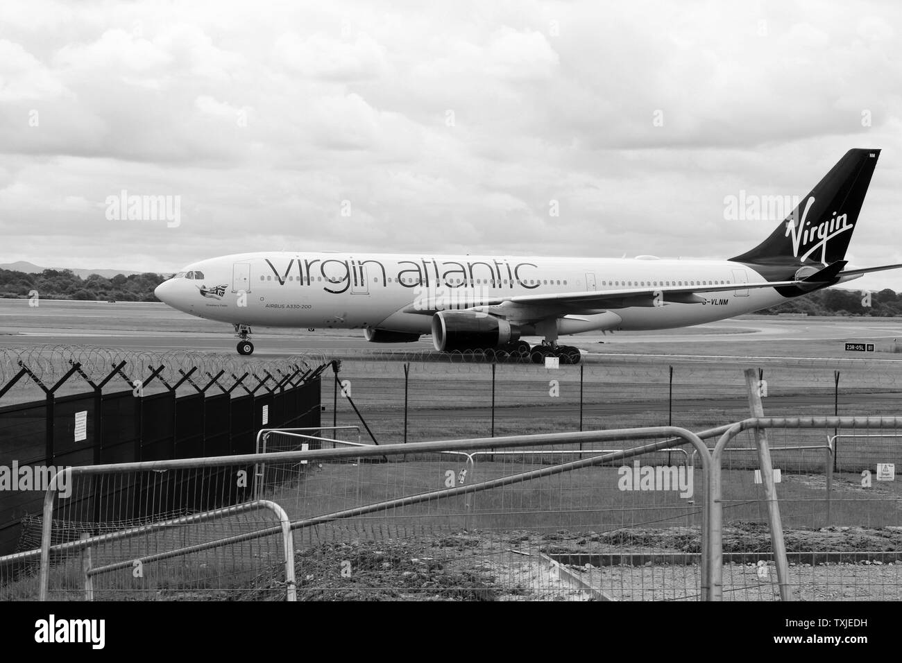 Manchester aviation runway visitor park Stock Photo - Alamy