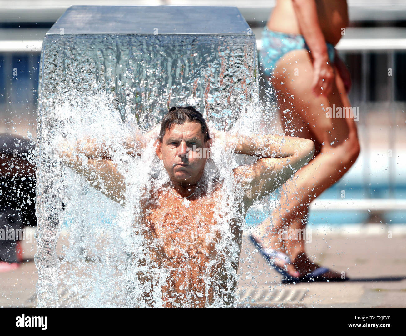 Gelsenkirchen, Germany. 25th June, 2019. Dirk gets a cooling down under