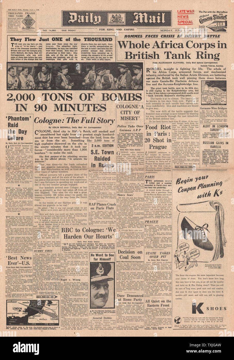 1942 front page Daily Mail RAF Carry out first 1,000 Bomber Raid on Cologne and Battle for Libya Stock Photo
