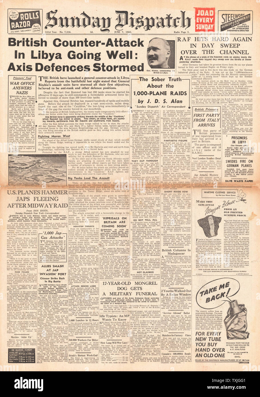 1942 front page  Sunday Dispatch Battle for Libya, RAF Bombing Raids on Western Europe Stock Photo