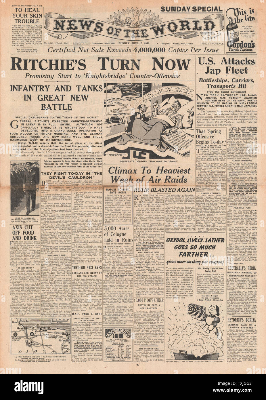 1942 front page News of the World Battle for Libya, RAF Bombing Raids on Western Europe Stock Photo
