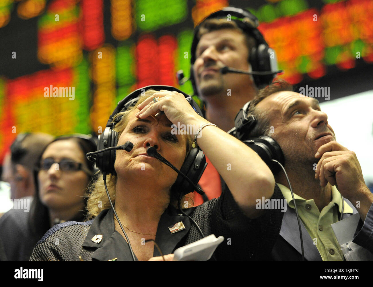 Traders work in the Eurodollar futures pit on the trading floor at the CME  Group on September 21, 2011 in Chicago. The Federal Reserve Open Market  Committee announced Wednesday that it would