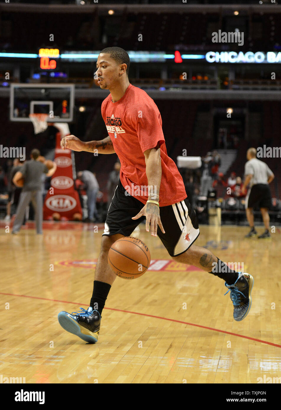 Chicago Bulls guard Derrick Rose works out before the game against the  Brooklyn Nets at the United Center in Chicago on March 2, 2013. Rose is  recovering from knee surgery and has
