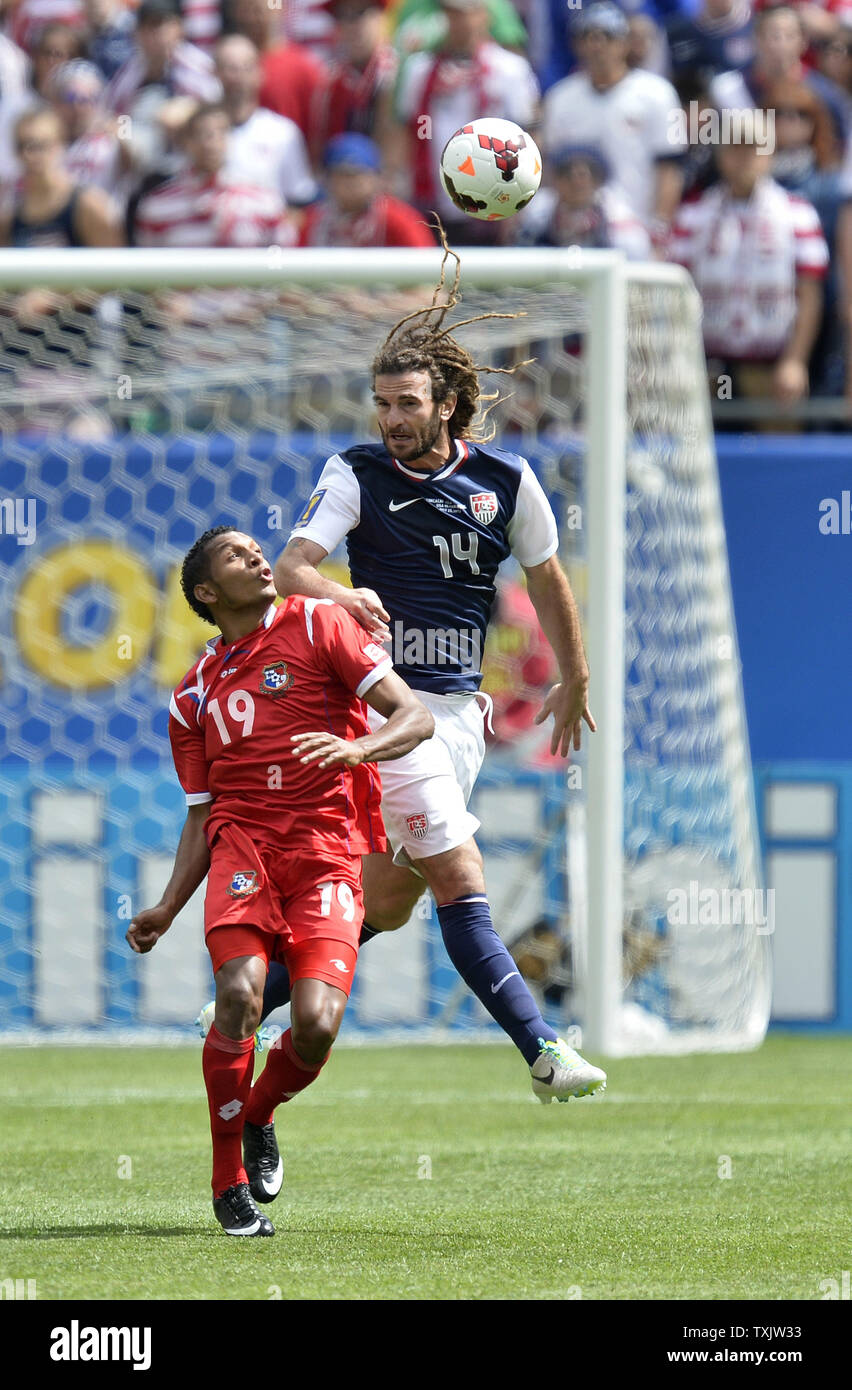 Panama midfielder Alberto Quintero (L) and United States midfielder Kyle Beckerman go for the ball during the first half of the 2013 CONCACAF Gold Cup Final at Soldier Field in Chicago on July 28, 2013.     UPI/Brian Kersey Stock Photo