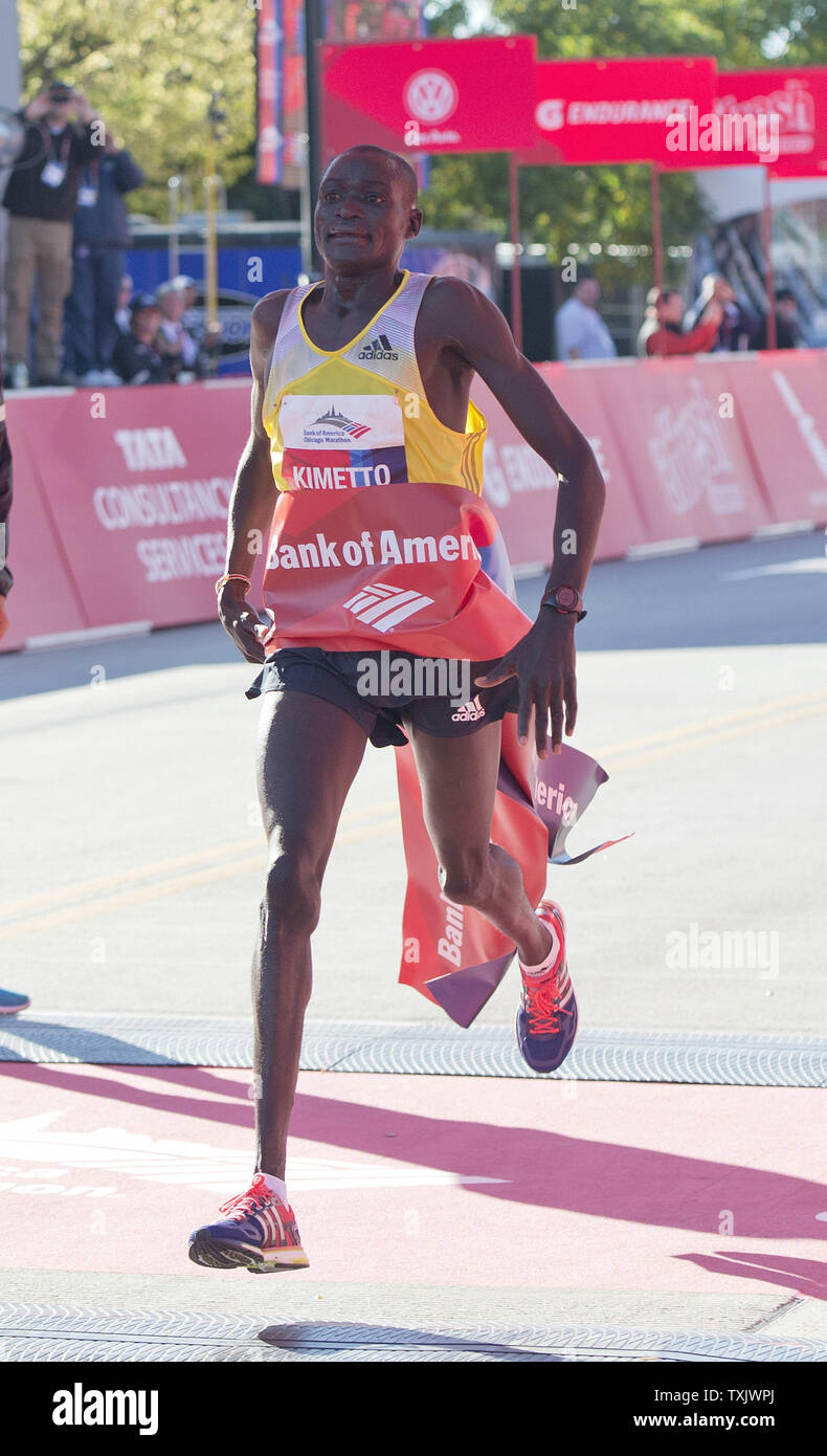 Dennis Kimetto of Kenya wins the Chicago Marathon with an official time of  2:03:45 in Chicago on October 13, 2013. UPI/Brian Kersey Stock Photo - Alamy