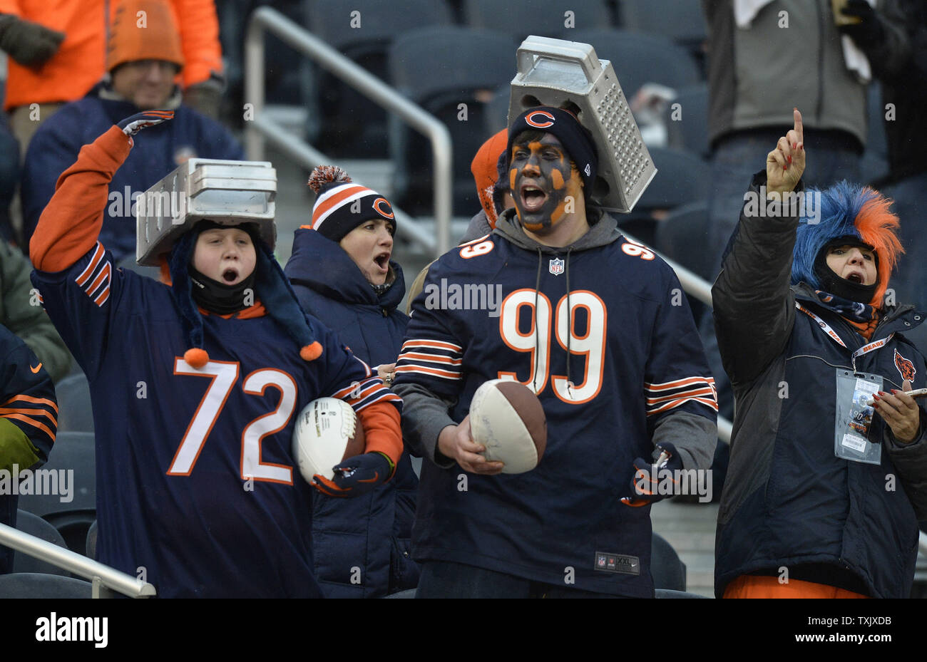 Chicago bears fans hires stock photography and images Alamy