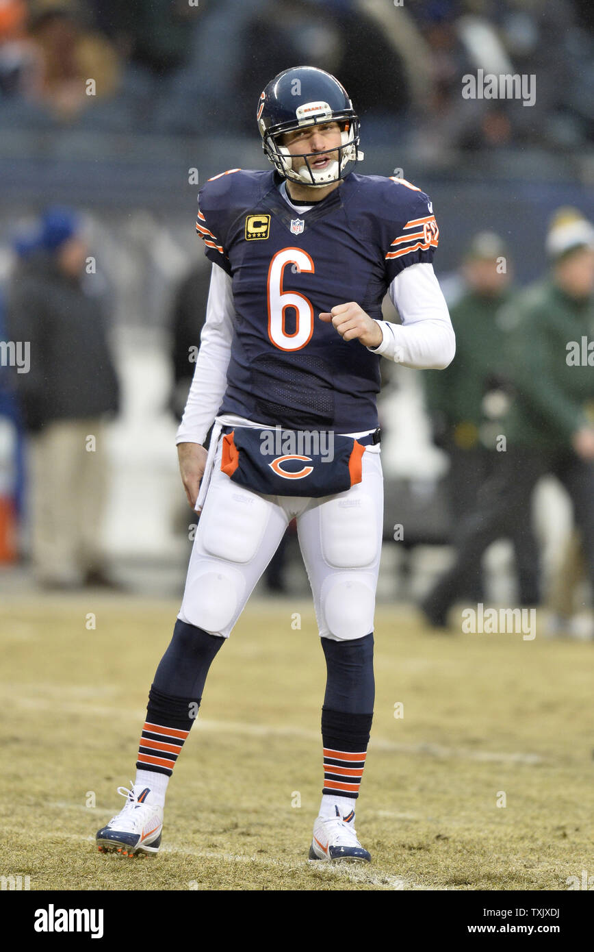 Chicago Bears quarterback Jay Cutler warms up before the game against the  Green Bay Packers at Soldier Field in Chicago on December 29, 2013.  UPI/Brian Kersey Stock Photo - Alamy, image size:868x1390